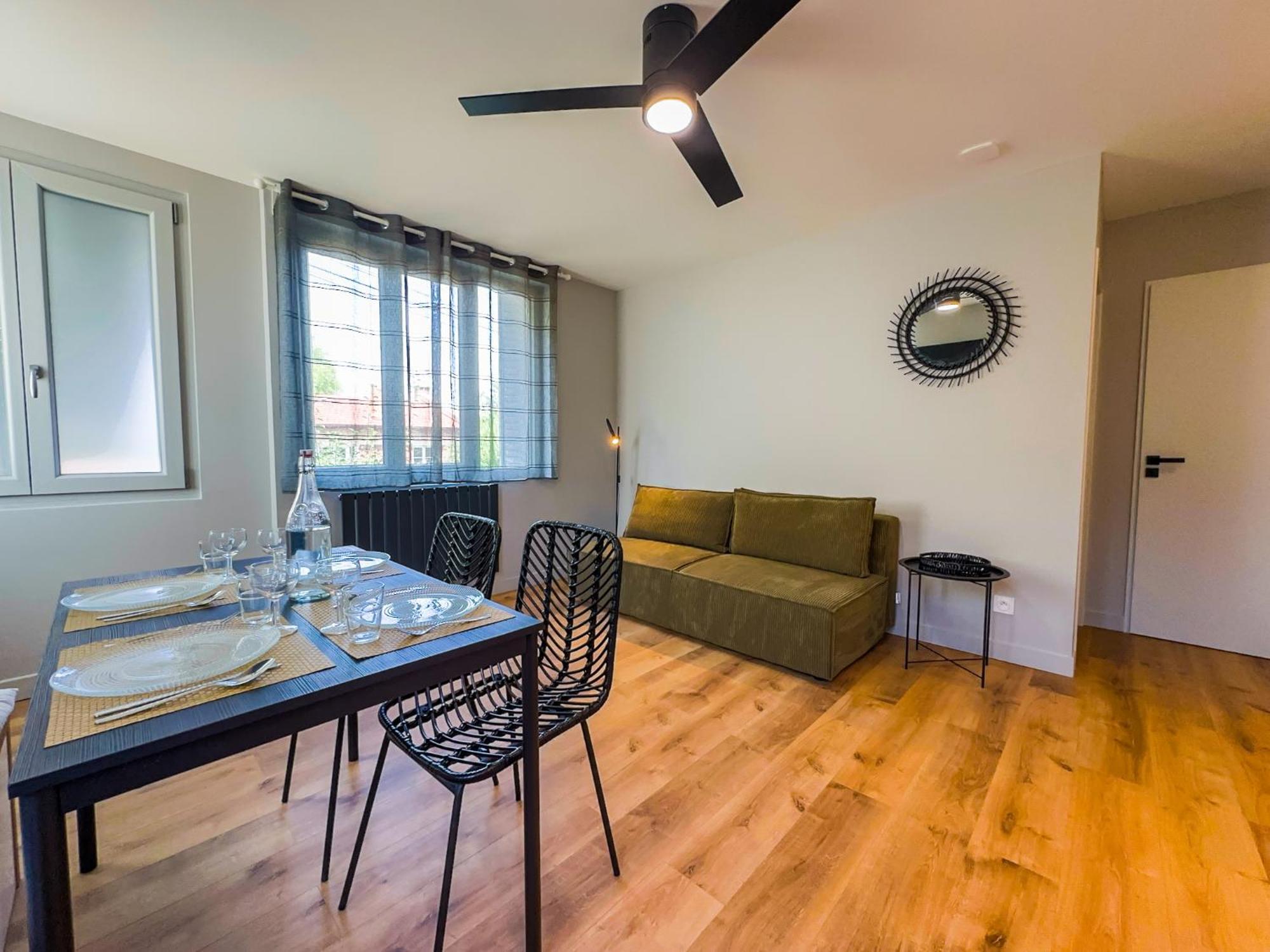 Vénissieux Serenity Suite מראה חיצוני תמונה