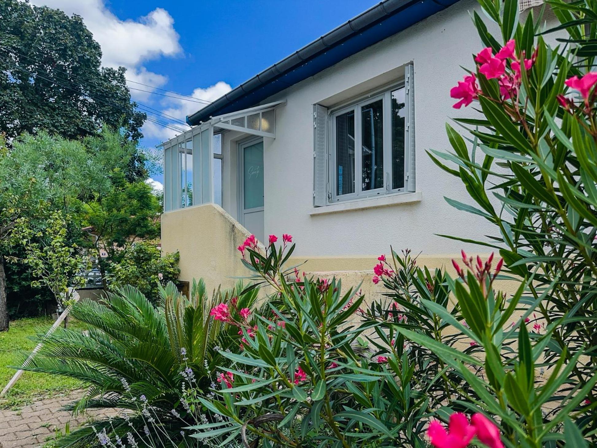 Vénissieux Serenity Suite מראה חיצוני תמונה